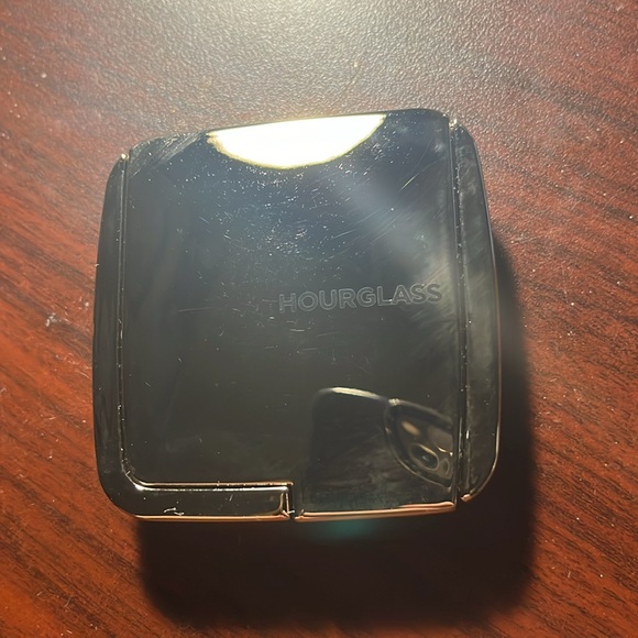 Hourglass Lighting Blush - Dim Infusion - Picture 2 of 3